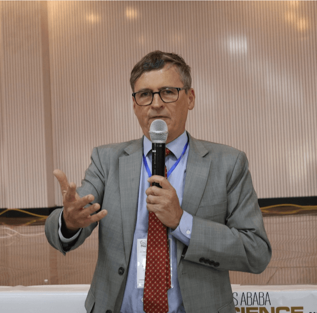 Dr. Laurent Bochereau,
