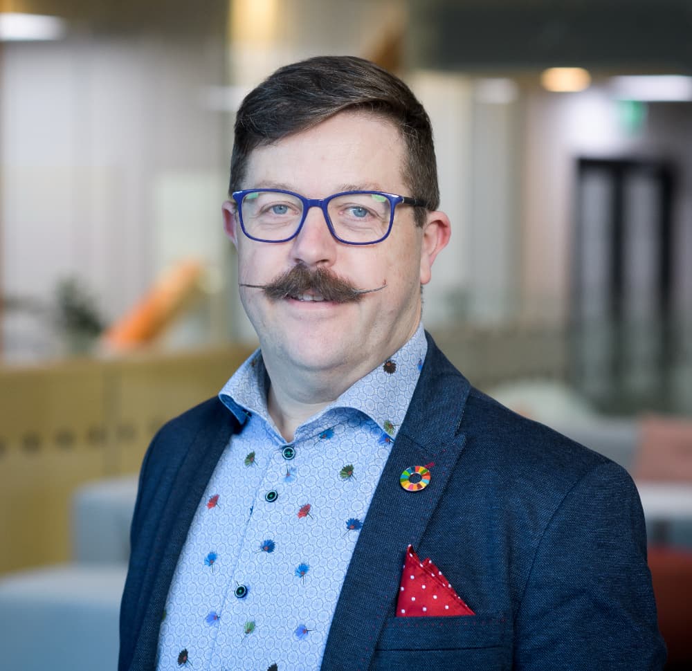 Lars beskuren liggande